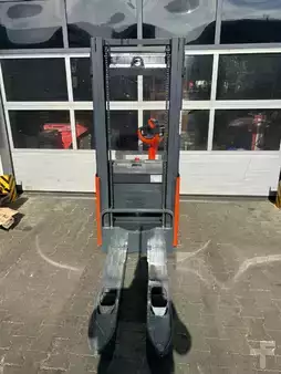 Stacker pedestre 2019  Linde L10 (3)