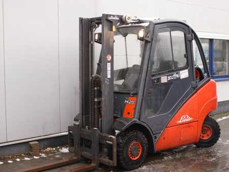 Gas truck 2004  Linde H 25T (1) 