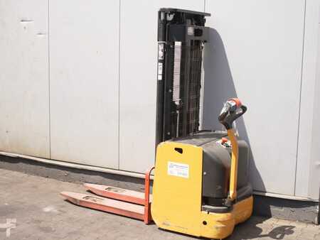 Pallet Stackers 2001  Hyster WE2000-1.25TF (1)