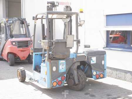 Carrelli elevatori trasportabili 2011  Moffett M4 20.1 (2)