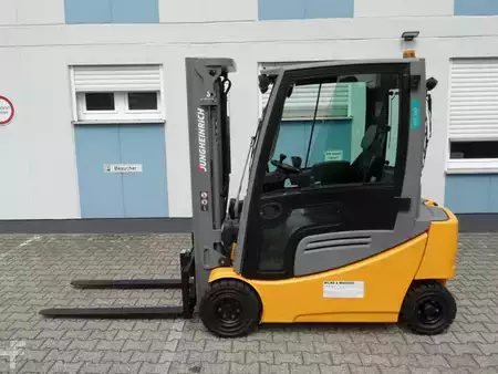 Elektro 4 Rad  Jungheinrich EFG 320 - Kabine mit Heizung - Freihub (1)