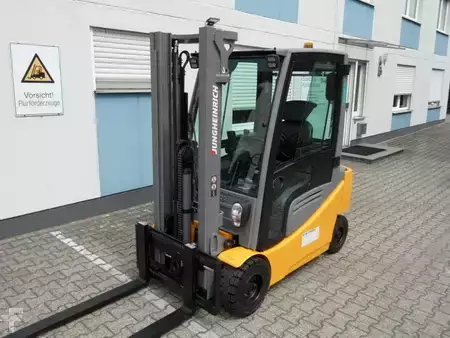 Elektro 4 Rad  Jungheinrich EFG 320 - Kabine mit Heizung - Freihub (2)
