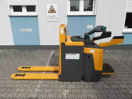 Ruční vysokozdvižný vozík 2015  Jungheinrich ERD 220 - NEUE Batterie - Plattform klappbar (1)