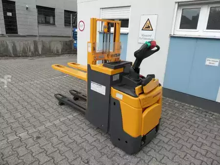 Ruční vysokozdvižný vozík 2015  Jungheinrich ERD 220 - NEUE Batterie - Plattform klappbar (4)