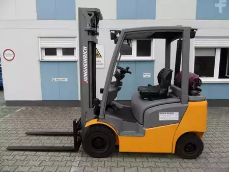 Treibgasstapler 2017  Jungheinrich TFG 316 - Triplex - wenig Stunden (1)