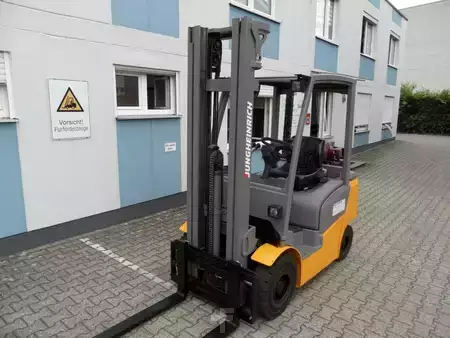 Treibgasstapler 2017  Jungheinrich TFG 316 - Triplex - wenig Stunden (2)