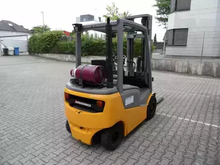 Treibgasstapler 2017  Jungheinrich TFG 316 - Triplex - wenig Stunden (8)