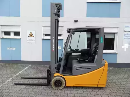 Eléctrico - 3 rodas 2017  Jungheinrich EFG 220 - neue Batterie - 6,50 m Triplex (1)