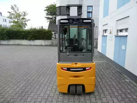 Eléctrico - 3 rodas 2017  Jungheinrich EFG 220 - neue Batterie - 6,50 m Triplex (10)