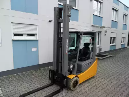 Eléctrico - 3 rodas 2017  Jungheinrich EFG 220 - neue Batterie - 6,50 m Triplex (2)