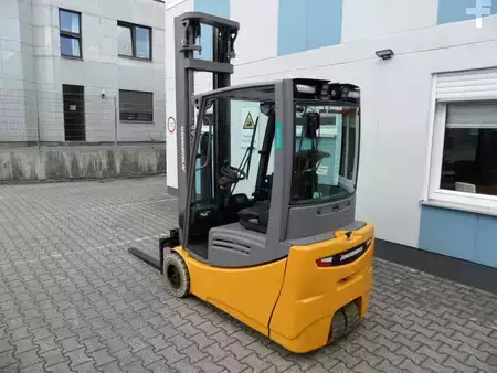 Eléctrico - 3 rodas 2017  Jungheinrich EFG 220 - neue Batterie - 6,50 m Triplex (3)