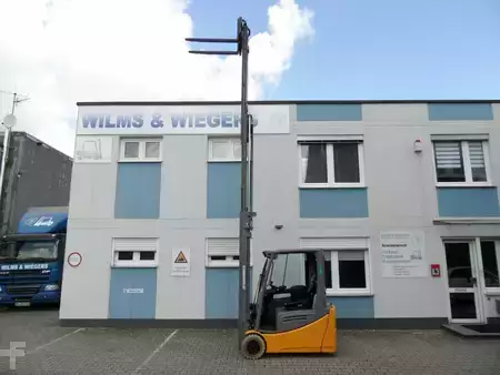 Eléctrico - 3 rodas 2017  Jungheinrich EFG 220 - neue Batterie - 6,50 m Triplex (5)