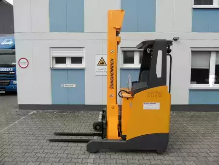 Schubmaststapler 2014  Jungheinrich ETV 110 - Triplex - alle Räder neu (1)