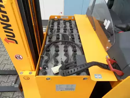 Schubmaststapler 2014  Jungheinrich ETV 110 - Triplex - alle Räder neu (10)