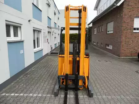 Schubmaststapler 2014  Jungheinrich ETV 110 - Triplex - alle Räder neu (9)