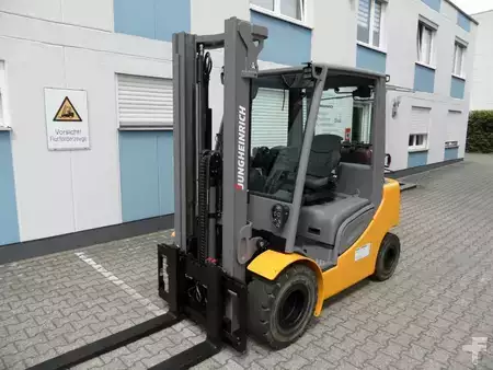 Treibgasstapler  Jungheinrich TFG 430s - Freihub - wenig Stunden (2)