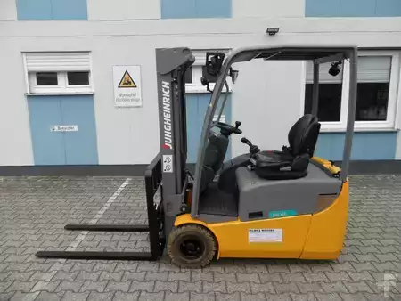 Elektromos 3 kerekű 2018  Jungheinrich EFG 115 - unter 2 Meter - NEUE Batterie (1)