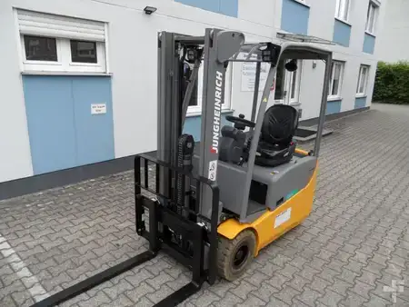 Elektromos 3 kerekű 2018  Jungheinrich EFG 115 - unter 2 Meter - NEUE Batterie (2)