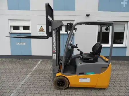 Elektromos 3 kerekű 2018  Jungheinrich EFG 115 - unter 2 Meter - NEUE Batterie (4)