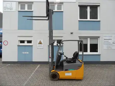 Elektromos 3 kerekű 2018  Jungheinrich EFG 115 - unter 2 Meter - NEUE Batterie (5)