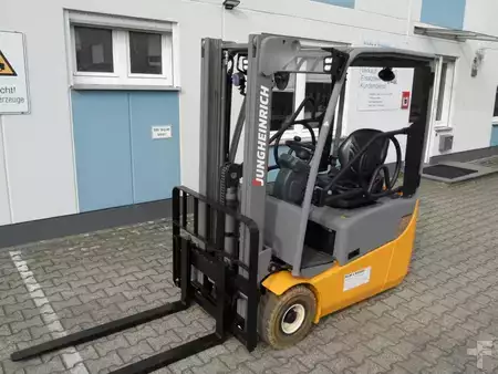Chariots électriques à 3 roues 2018  Jungheinrich EFG 115 - unter 2 Meter Bauhöhe - Freihub (2)