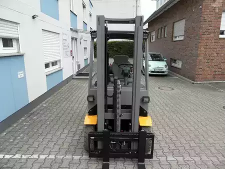 Empilhador a gás 2020  Jungheinrich TFG 320 - Freihub - weiße Reifen (10)