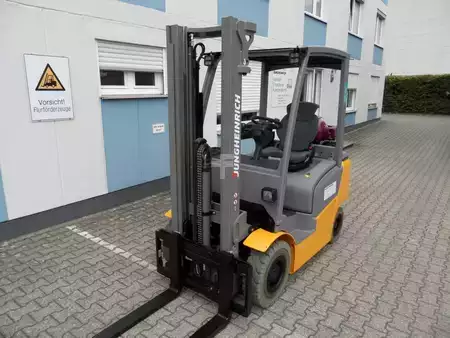 Empilhador a gás 2020  Jungheinrich TFG 320 - Freihub - weiße Reifen (2)