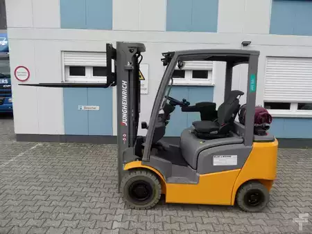 Empilhador a gás 2020  Jungheinrich TFG 320 - Freihub - weiße Reifen (4)