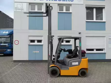 Empilhador a gás 2020  Jungheinrich TFG 320 - Freihub - weiße Reifen (5)