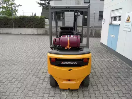 Empilhador a gás 2020  Jungheinrich TFG 320 - Freihub - weiße Reifen (9)