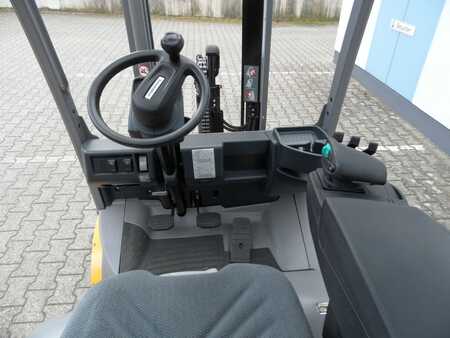 LPG Forklifts 2020  Jungheinrich TFG 320 - Freihub - weiße Reifen (10)