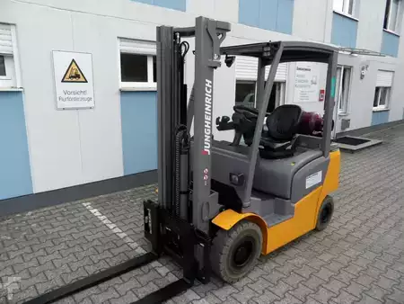 Empilhador a gás 2020  Jungheinrich TFG 316 - weiße Reifen - Freihub (2)