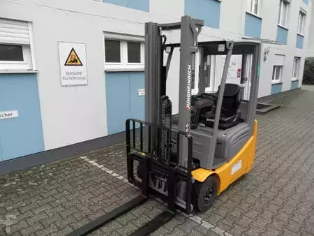 Elektro tříkolové VZV 2019  Jungheinrich EFG 213 - Freihub - wenig Stunden (2)