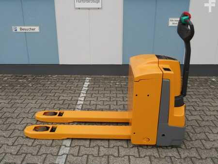 Nízkozdvižný vozík 2016  Jungheinrich EJE 220 - NEUE Batterie - wenig Stunden (1)