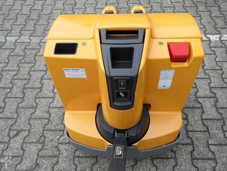 Nízkozdvižný vozík 2016  Jungheinrich EJE 220 - NEUE Batterie - wenig Stunden (8)