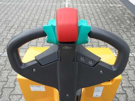 Nízkozdvižný vozík 2016  Jungheinrich EJE 220 - NEUE Batterie - wenig Stunden (9)