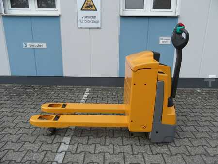 Lavtløftende truck 2016  Jungheinrich EJE 220 - TOP-Batterie - wenig Stunden (1)