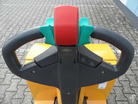 Lavtløftende truck 2016  Jungheinrich EJE 220 - TOP-Batterie - wenig Stunden (10)