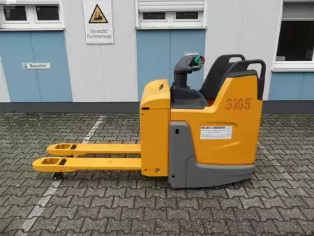 Porta-paletes elétrico 2019  Jungheinrich ERE 120 - feste Plattform - TOP-Batterie (1)