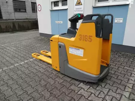Porta-paletes elétrico 2019  Jungheinrich ERE 120 - feste Plattform - TOP-Batterie (3)