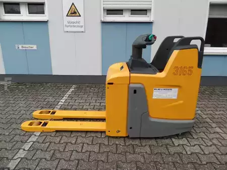 Porta-paletes elétrico 2019  Jungheinrich ERE 120 - feste Plattform - TOP-Batterie (8)