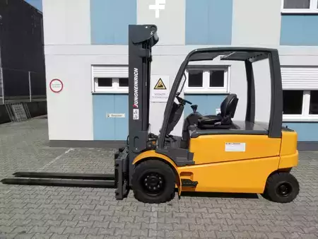 Elektro čtyřkolový VZV 2007  Jungheinrich EFG 550 - Zinkenverstellgerät mit 2000 mm Gabeln (1)