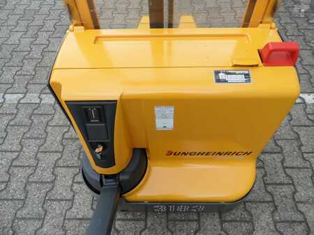 Hochhubwagen 2008  Jungheinrich EJC 110 - Batterie BJ 2023 - Einbauladegerät (9)