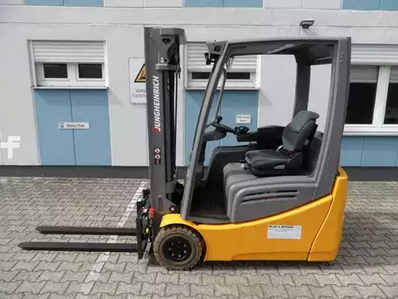 Elektro 3 Rad 2018  Jungheinrich EFG 216k - Batterie NEU - Triplex (1)