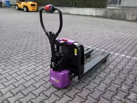 Niederhubwagen 2025  Jungheinrich AntOn PTL 1.5 ohne Stützräder - Neugerät! (5)