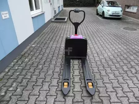 Niederhubwagen 2025  Jungheinrich AntOn PTL 1.5 ohne Stützräder - Neugerät! (7)