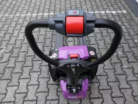 Niederhubwagen 2025  Jungheinrich AntOn PTL 1.5 ohne Stützräder - Neugerät! (9)