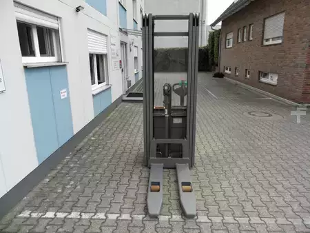 Hochhubwagen 2022  Jungheinrich EJC 214 - 5,35 m Triplex - 265 Stunden (10)
