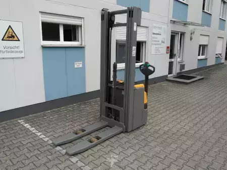 Hochhubwagen 2022  Jungheinrich EJC 214 - 5,35 m Triplex - 265 Stunden (2)