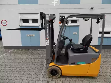 Elektryczne 3-kołowe 2020  Jungheinrich EFG 115 - unter 2 Meter Bauhöhe - Freihub (4)